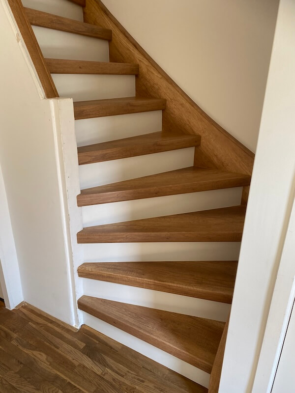 Houten trap renovatie in woning