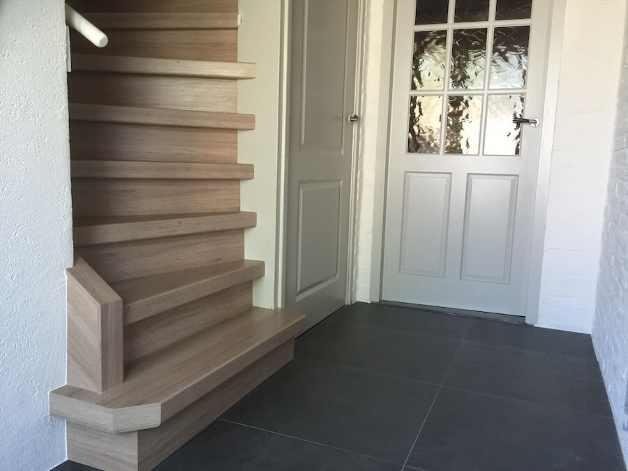 HPL-traprenovatie met houtlook