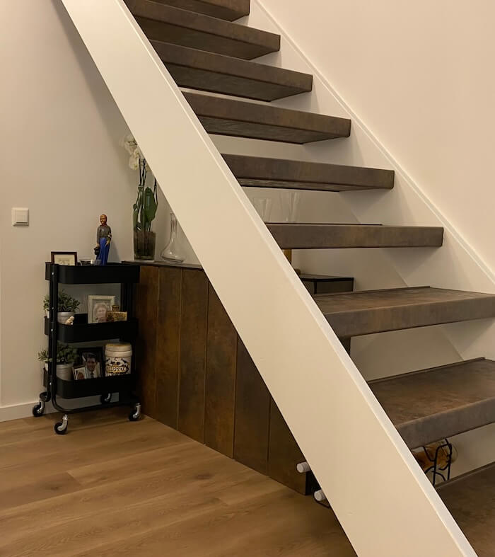 Open trap modern gerenoveerd