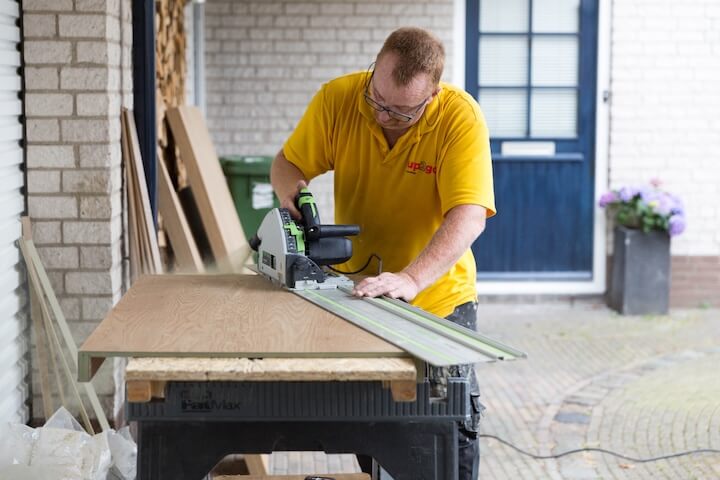 Trap-elementen op maat zagen tijdens traprenovatie